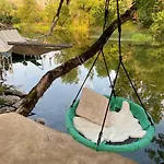 Semesterbostad House On The River *