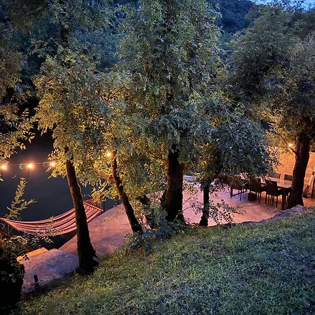 Casa de Férias House On The River *