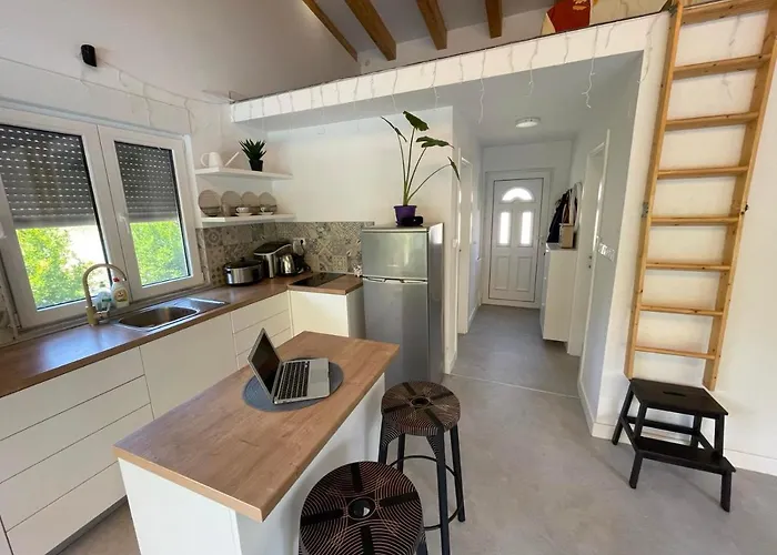 House On The River Nyaraló