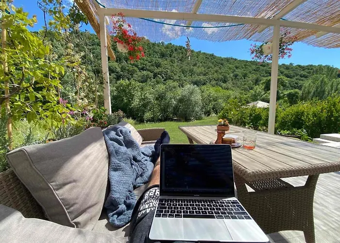 Nyaraló House On The River *