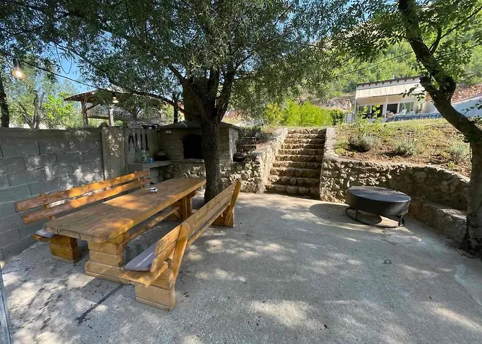 House On The River Nyaraló