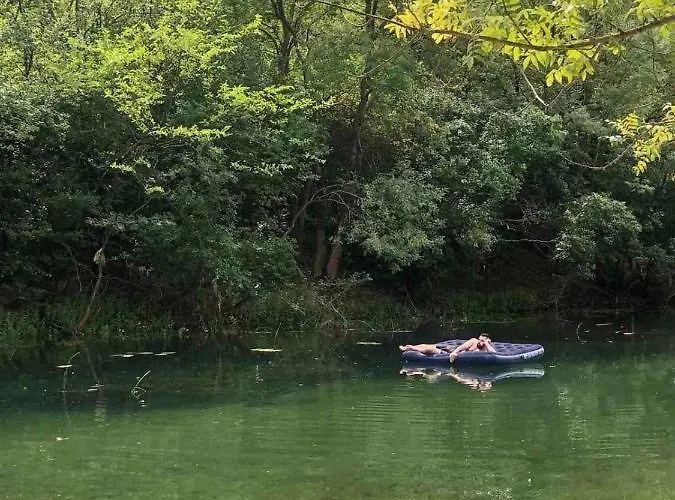 Nyaraló House On The River *