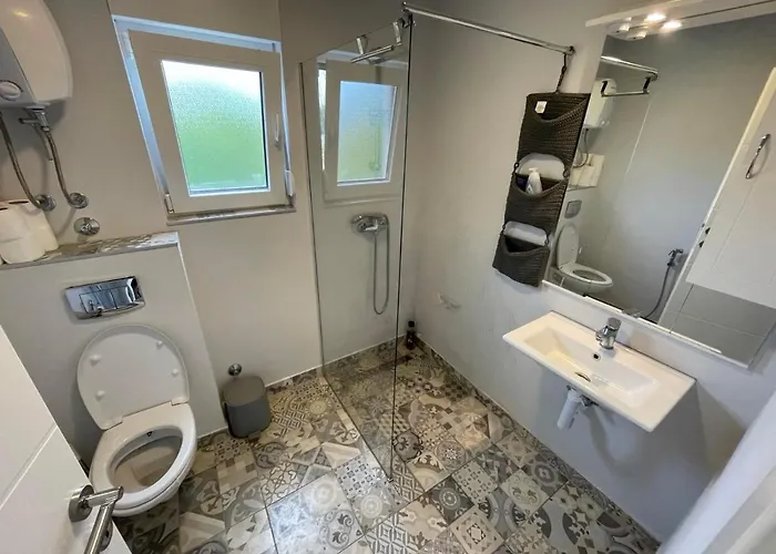 Nyaraló House On The River *