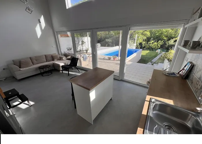 Nyaraló House On The River