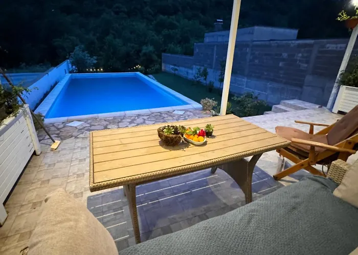 House On The River Nyaraló *